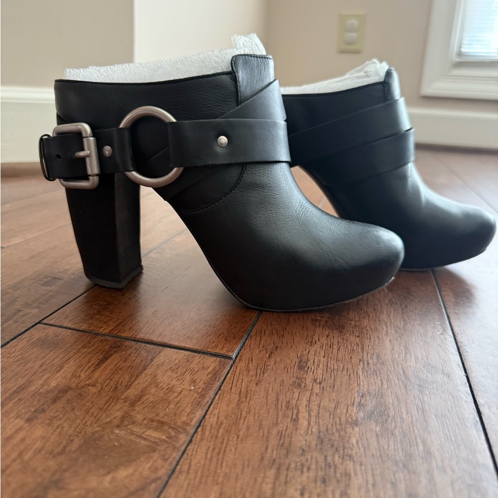 Vera Wang Lavender Label Black Platform Ankle Boots